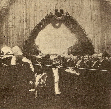 Uroczyste otwarcie wystawy w d. 5 Sierpnia.