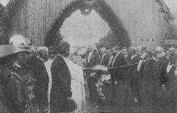 Przed otwarciem wystawy, nowa J E.O. Rejmana,  w środku prezes wyst., Stefan ks. Lubomirski z Kruszyny.