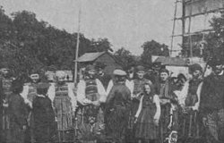 Przed wejściem na wystawę.